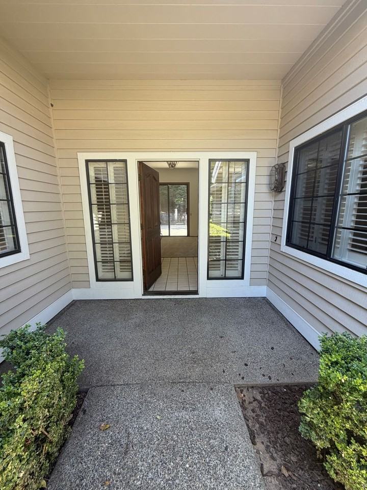 11674 Prospect Hill Dr - Photo 4 of 36