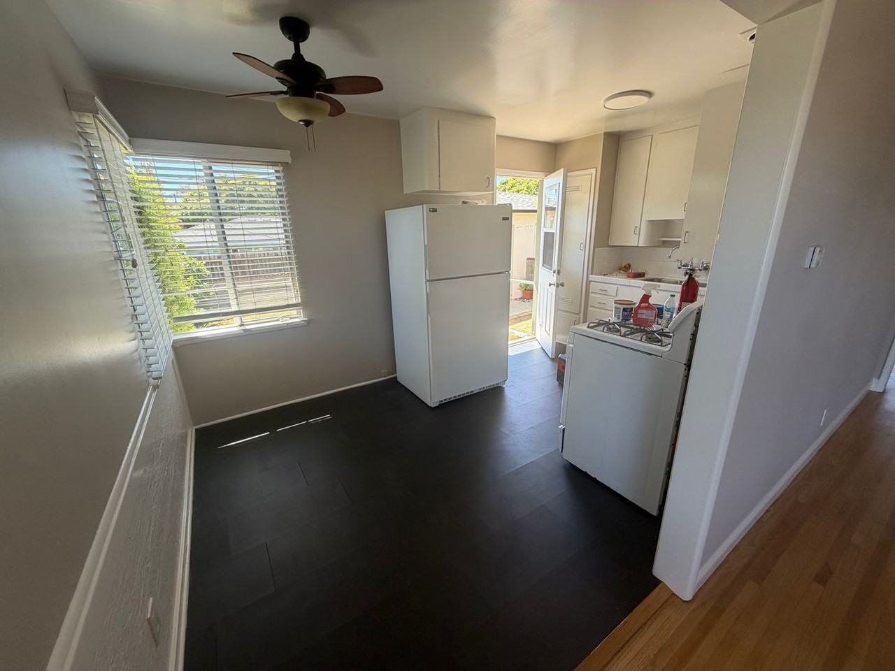 235 Lynn Dr - Photo 4 of 10