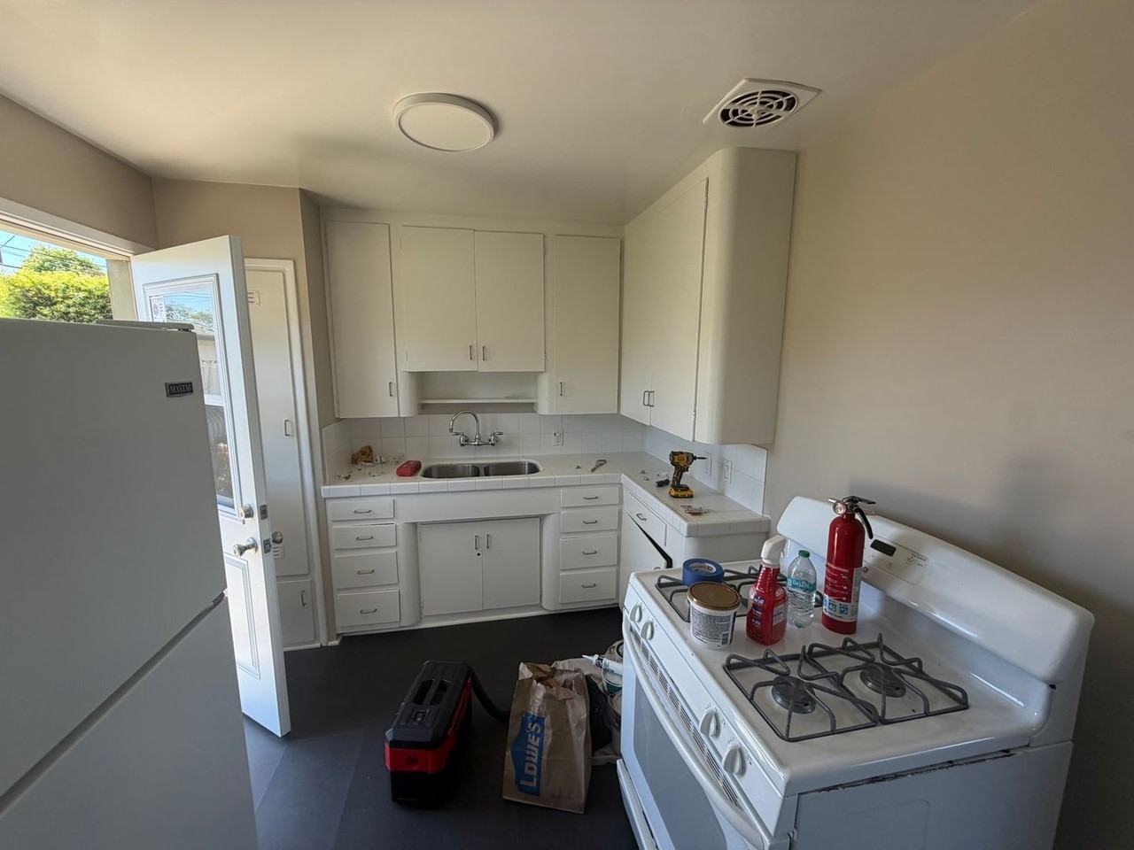 235 Lynn Dr - Photo 5 of 10