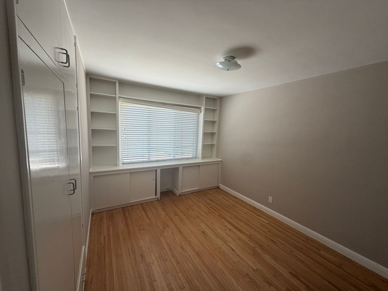 235 Lynn Dr - Photo 6 of 10