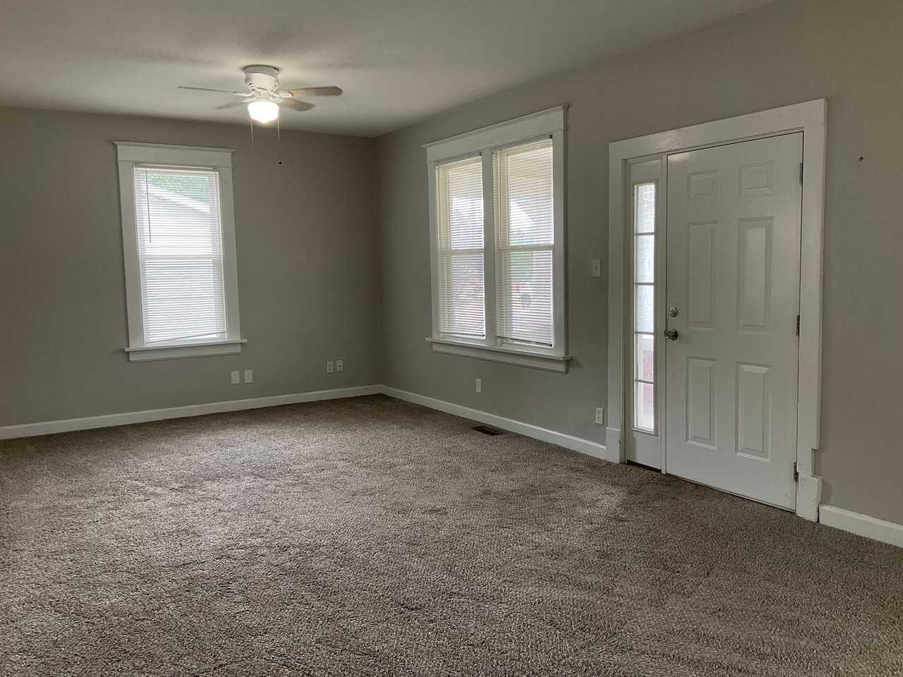 222 S Center St - Photo 2 of 21