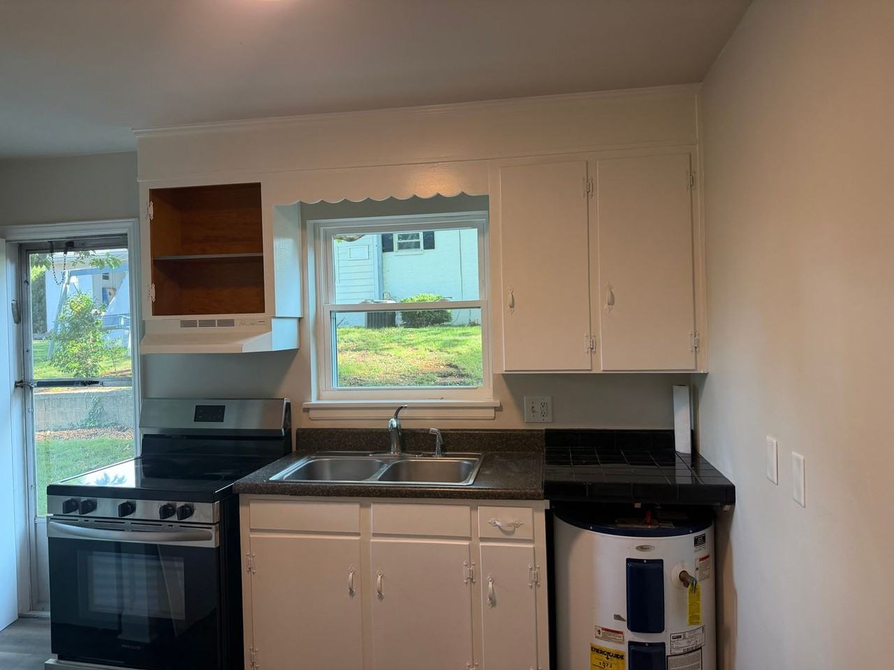 710 Boon St - Photo 4 of 13