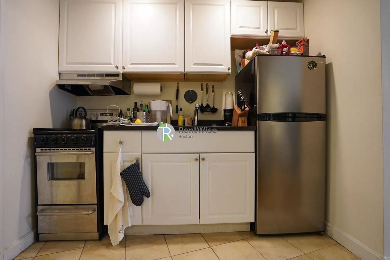 531 Beacon St - Photo 2 of 11