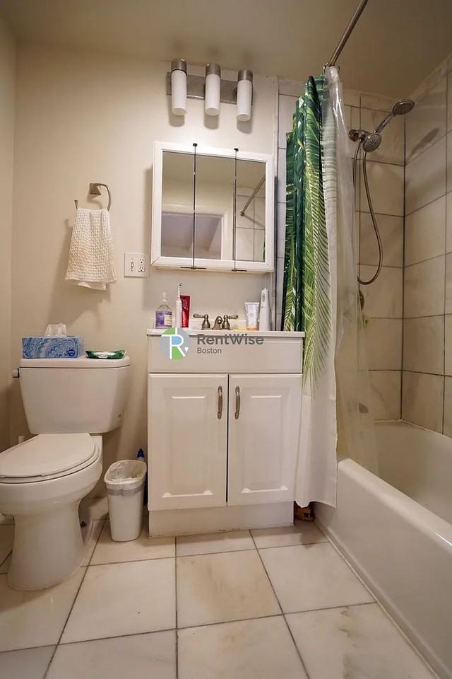 531 Beacon St - Photo 4 of 11