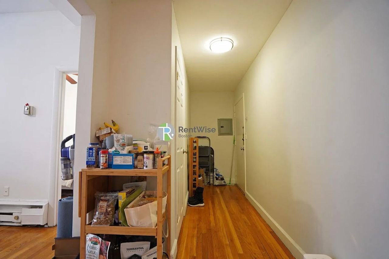 531 Beacon St - Photo 6 of 11