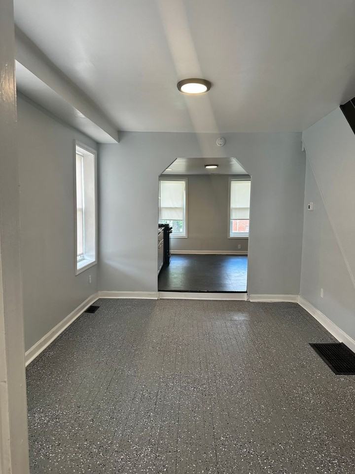 1143 Ashburton St - Photo 5 of 18