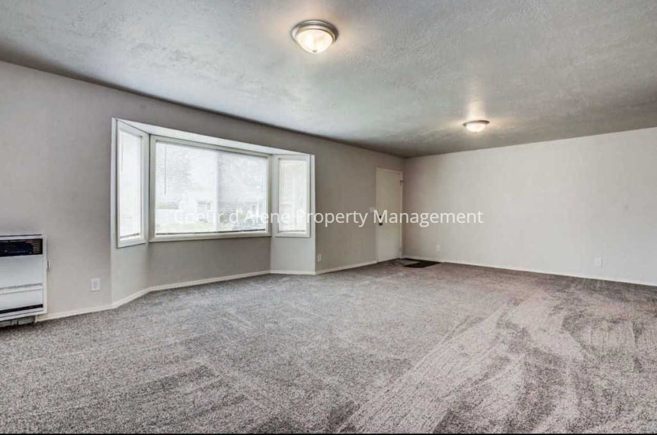 10230 N Hillview Dr - Photo 5 of 20
