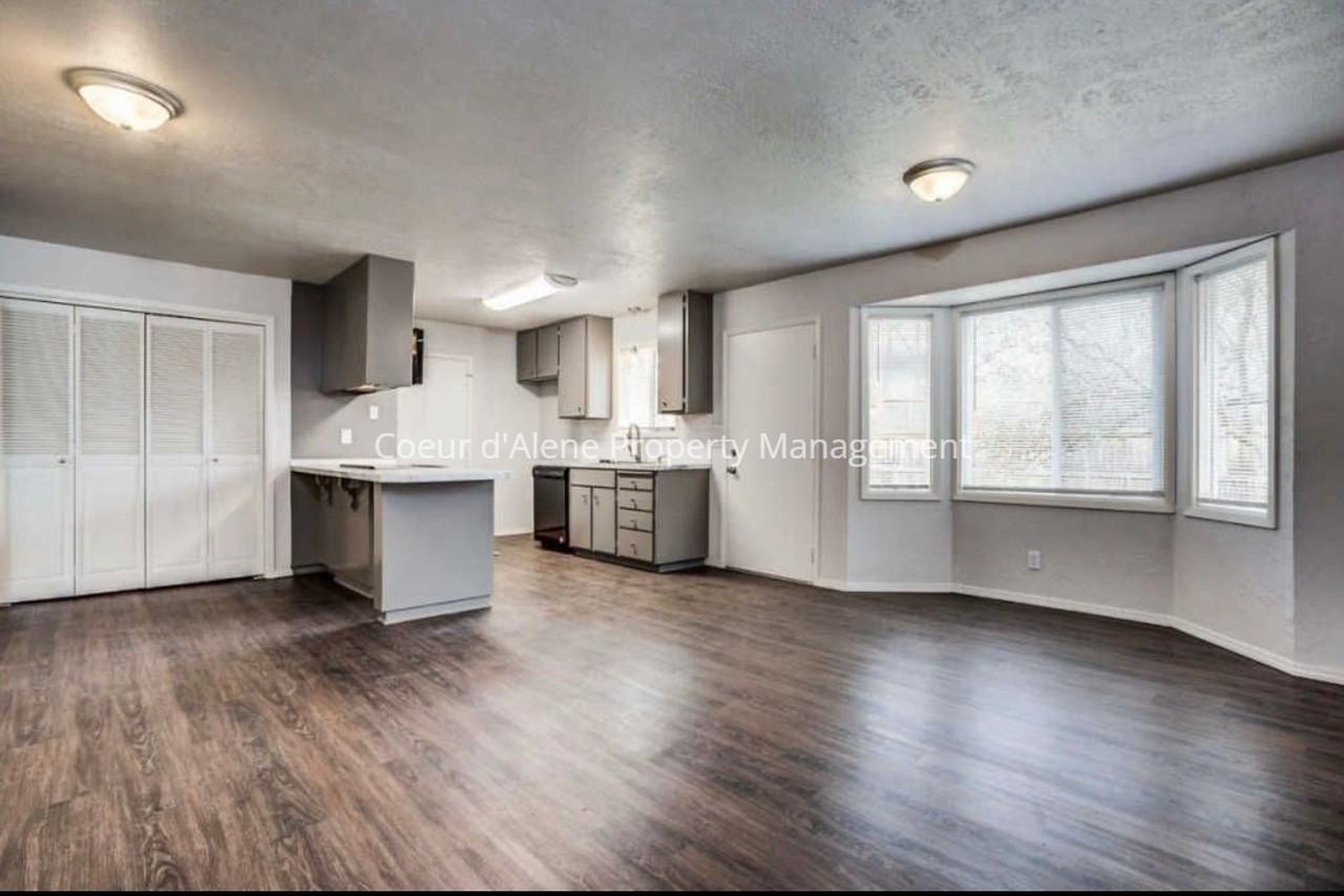 10230 N Hillview Dr - Photo 6 of 20