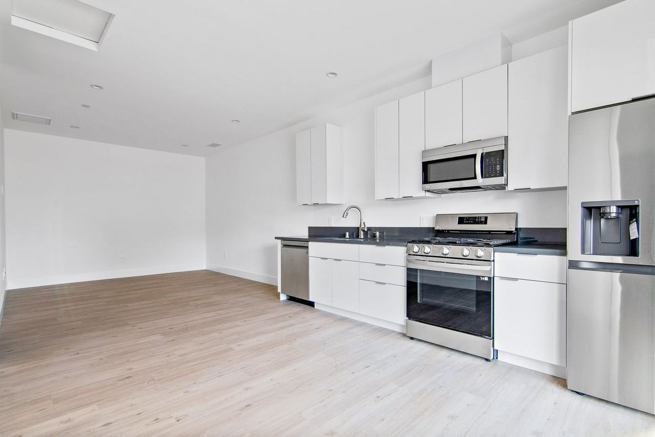 18199 Sunburst St - Photo 2 of 11
