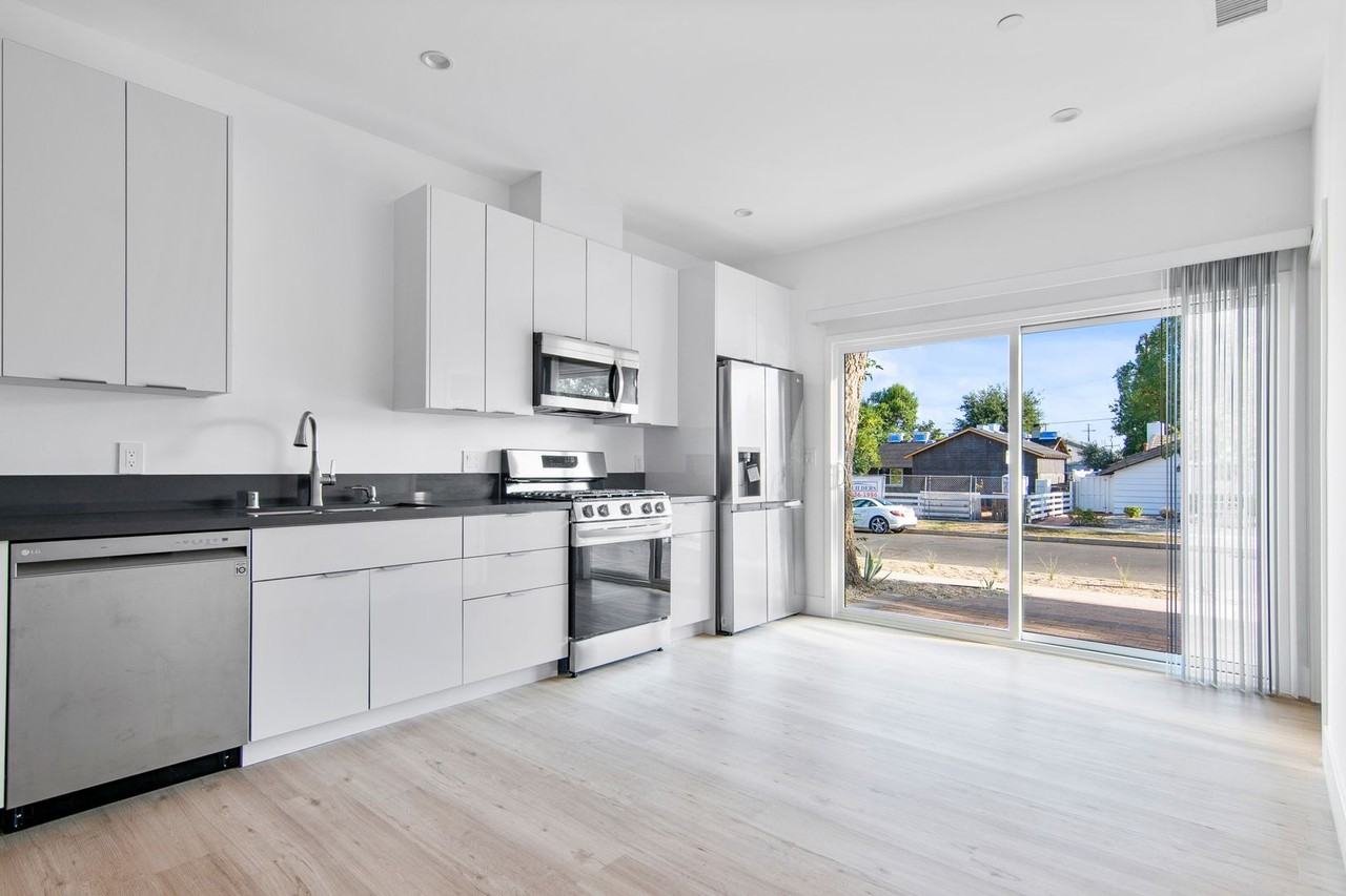 18199 Sunburst St - Photo 4 of 11