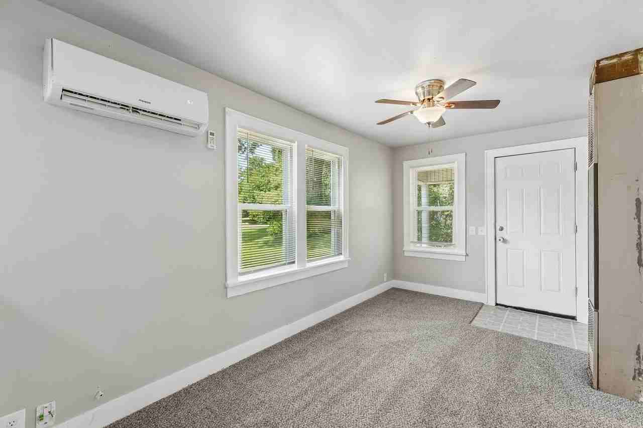 327 Se 2nd St - Photo 4 of 11