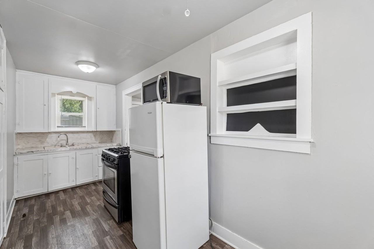 327 Se 2nd St - Photo 5 of 11