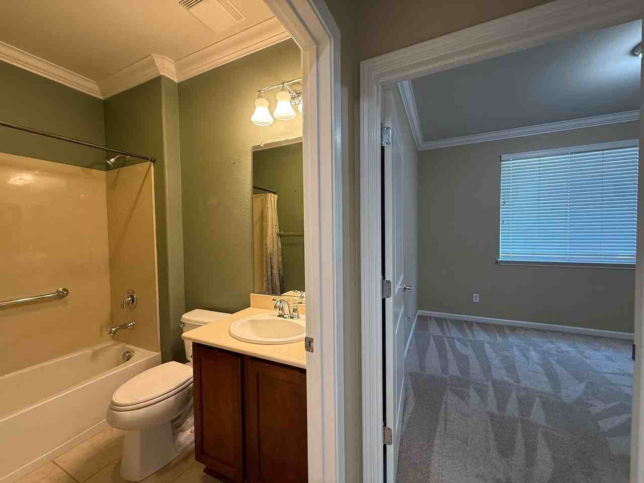 7437 Bloomsbury Way - Photo 4 of 16