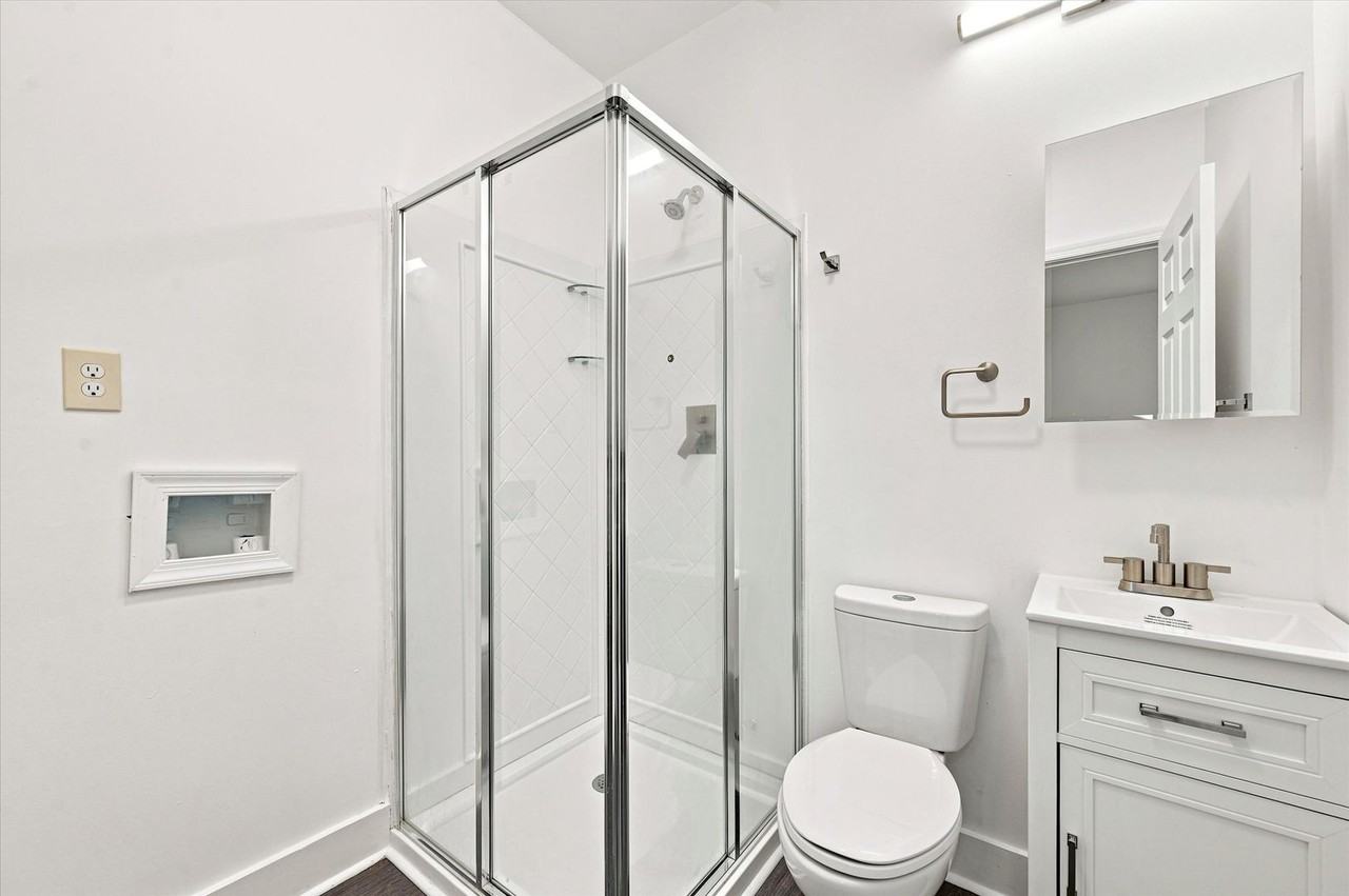 3049 N Stillman St - Photo 2 of 15
