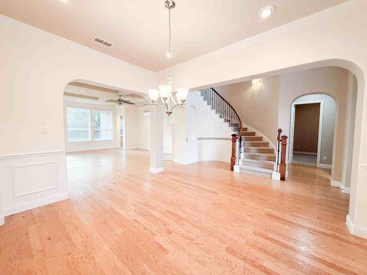 7048 Fullerton Cir - Photo 3 of 41