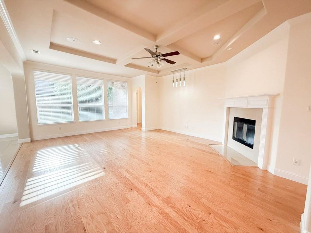 7048 Fullerton Cir - Photo 4 of 41
