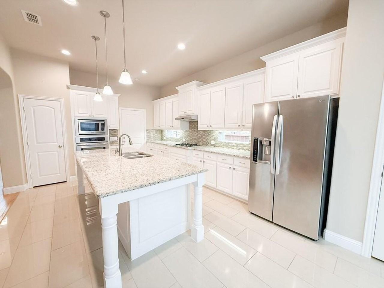 7048 Fullerton Cir - Photo 7 of 41
