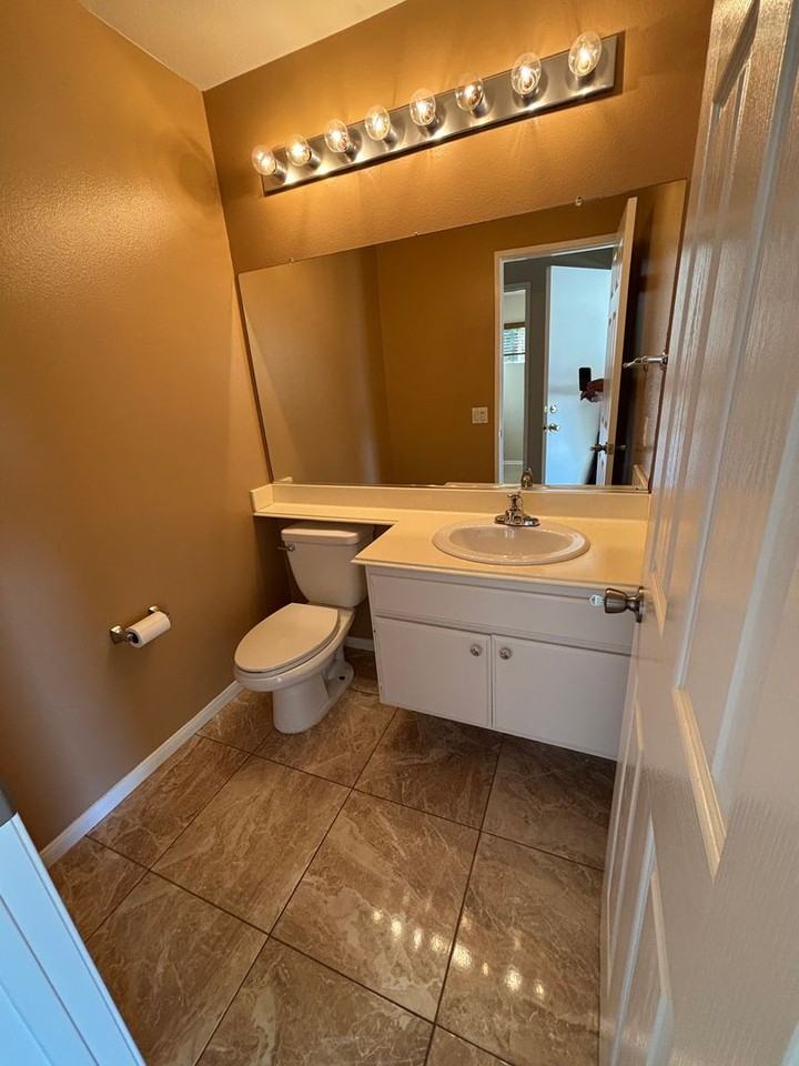 10463 Graham Ct - Photo 2 of 40