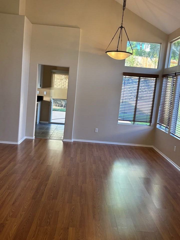 10463 Graham Ct - Photo 3 of 40