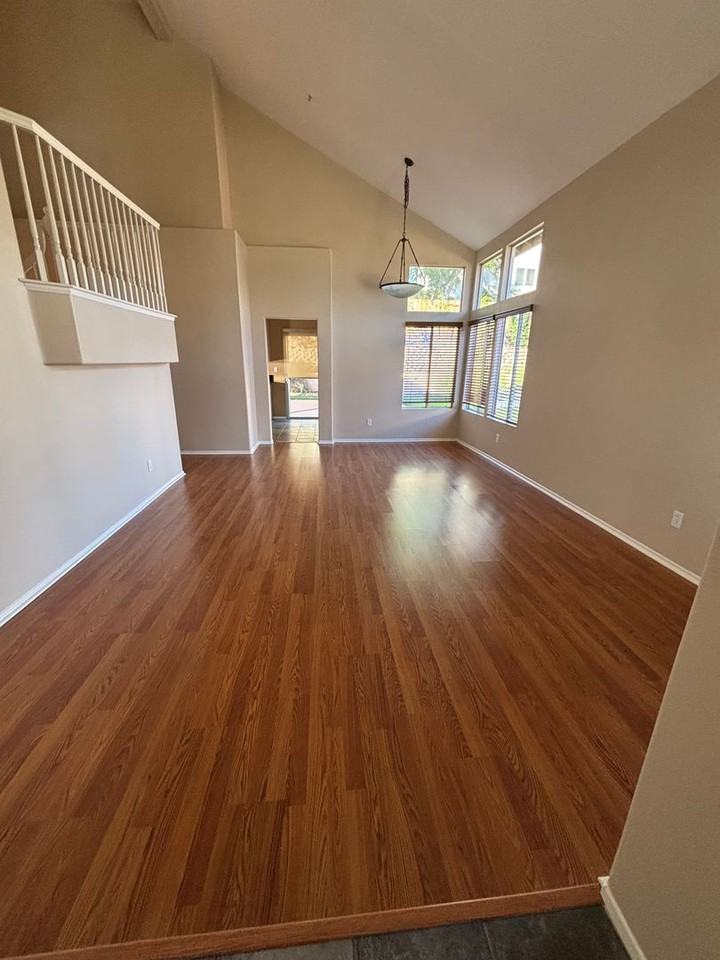 10463 Graham Ct - Photo 5 of 40