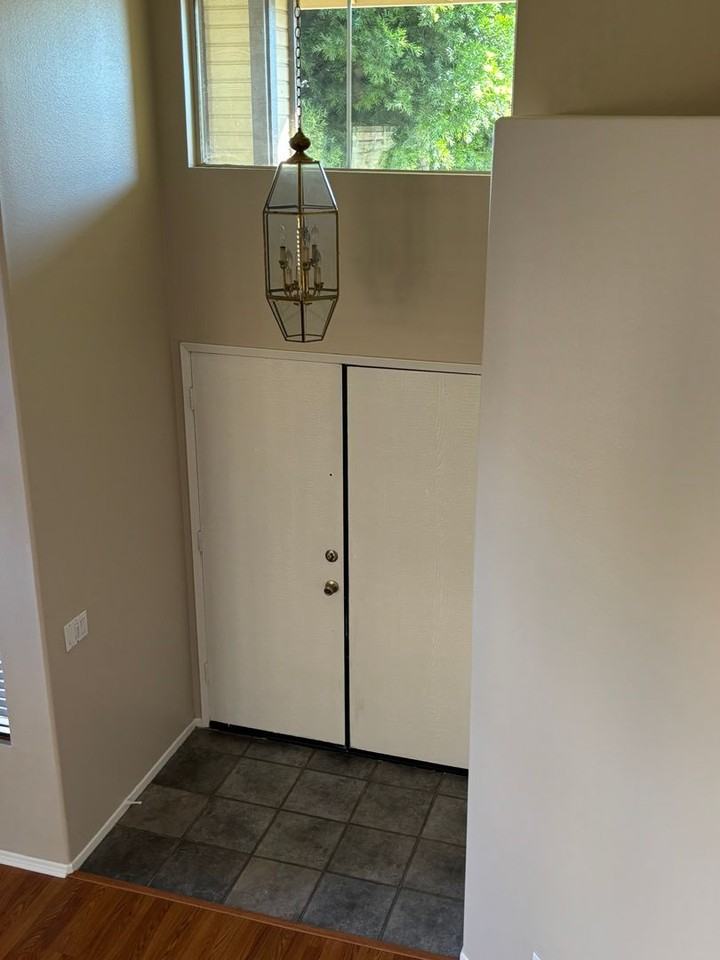 10463 Graham Ct - Photo 6 of 40