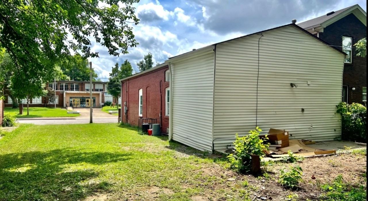 2331 Cedar St - Photo 2 of 9