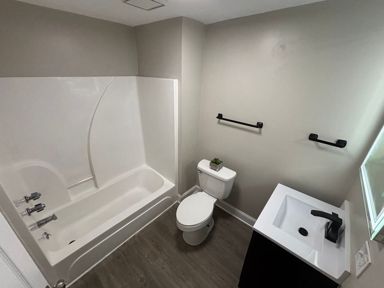 2331 Cedar St - Photo 5 of 9