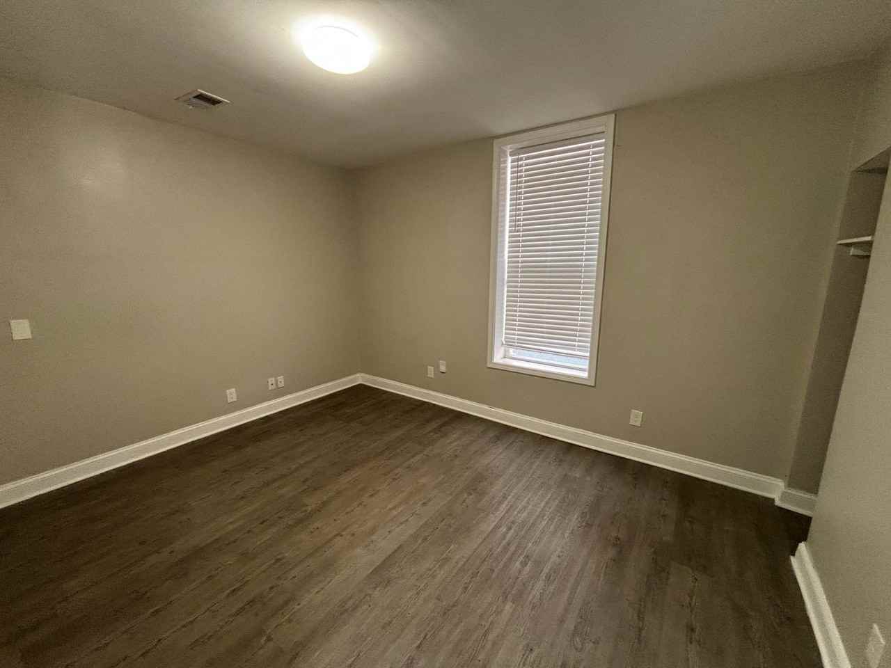 2331 Cedar St - Photo 6 of 9