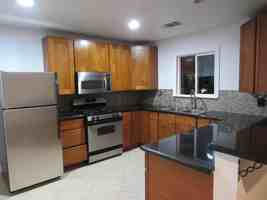 featured image of 425 N 7th St