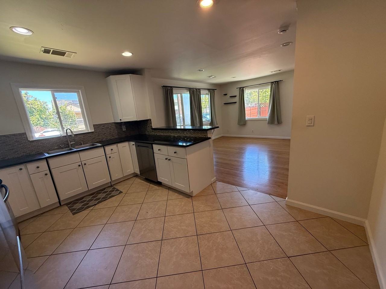 425 N 7th St - Photo 2 of 23