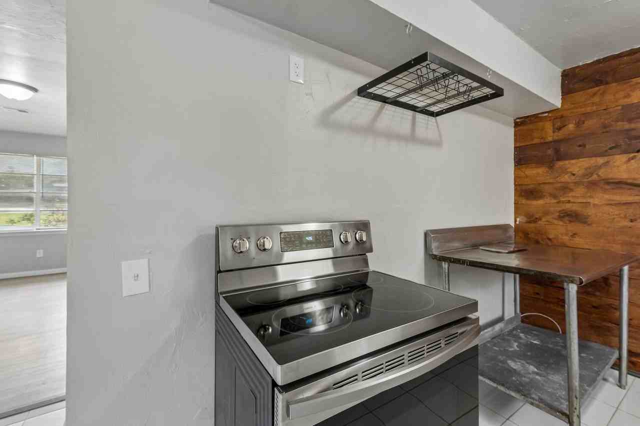 511 S 7th St - Photo 4 of 14