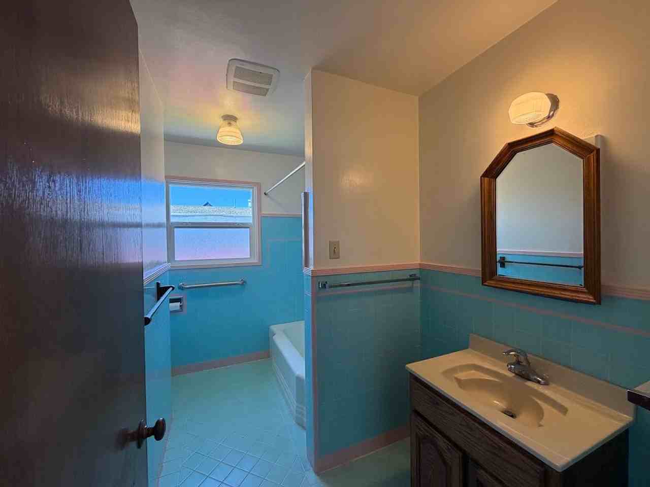 2231 Pine St - Photo 4 of 38