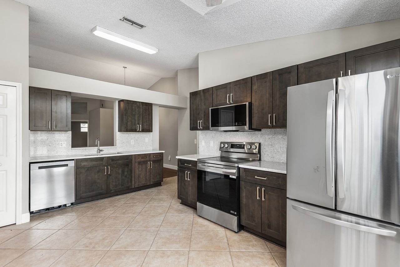 4011 Levonshire Pl - Photo 6 of 13