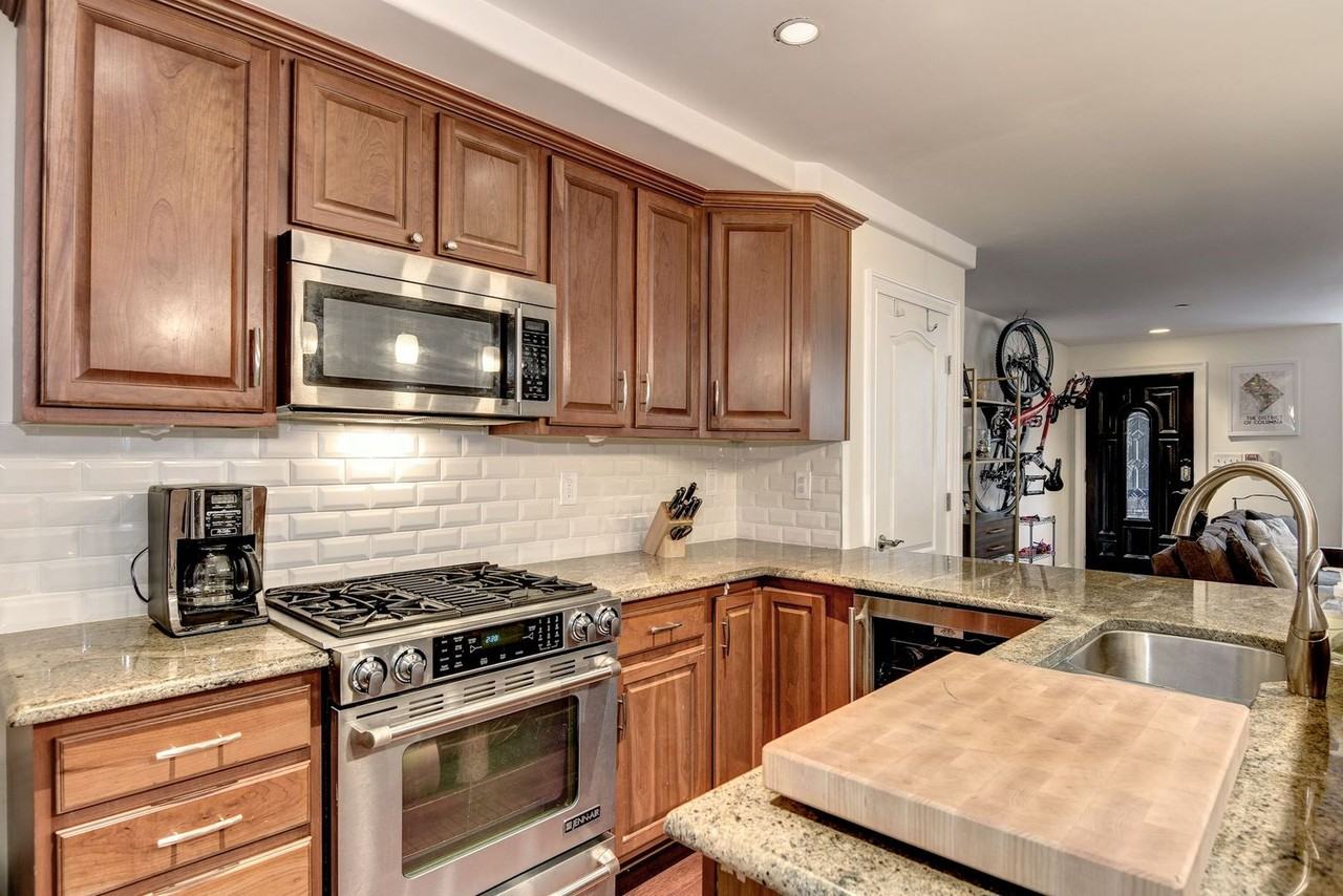1423 Clifton St Nw #1 - Photo 7 of 21