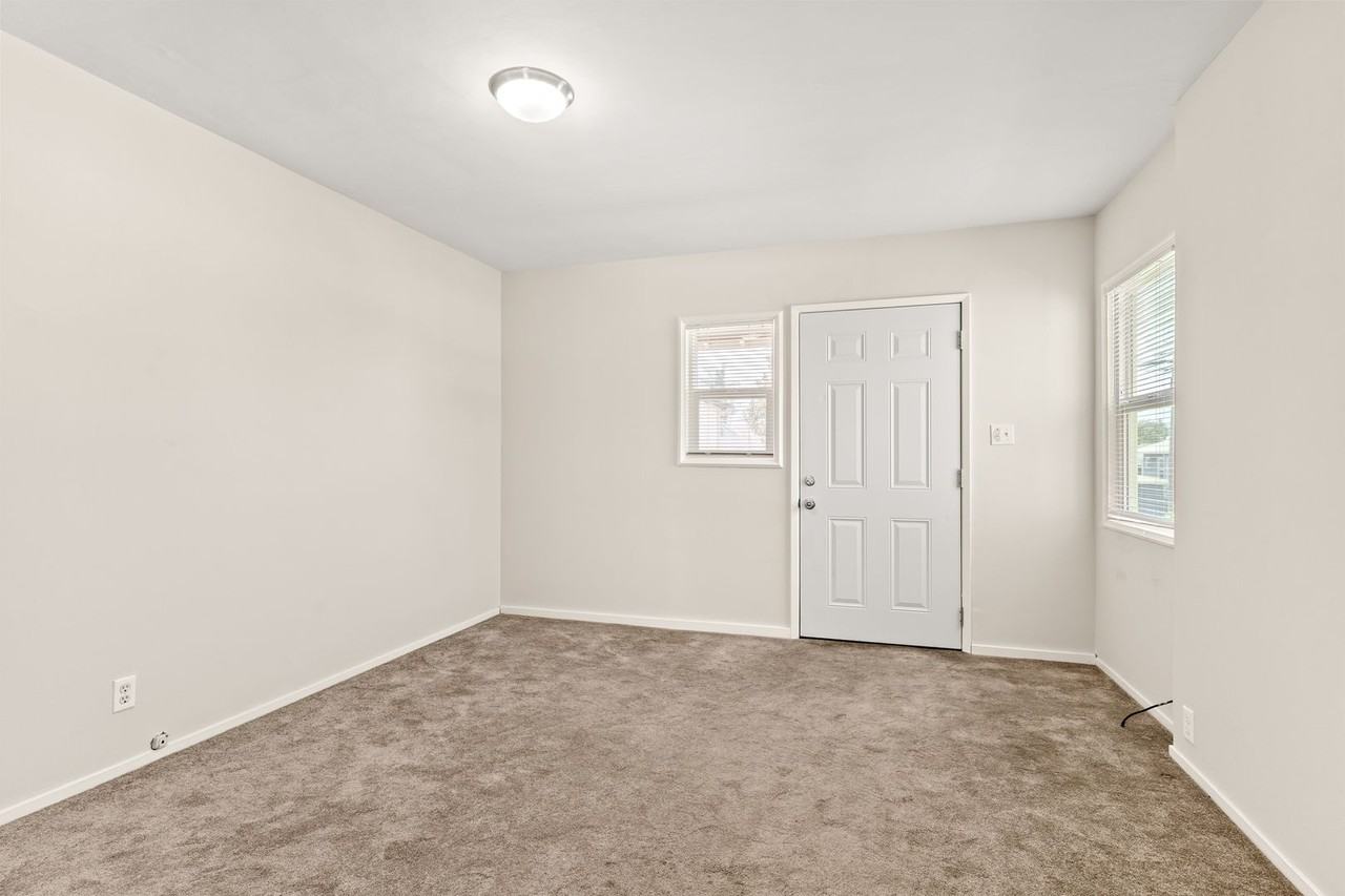 170 Belleview Dr - Photo 3 of 12