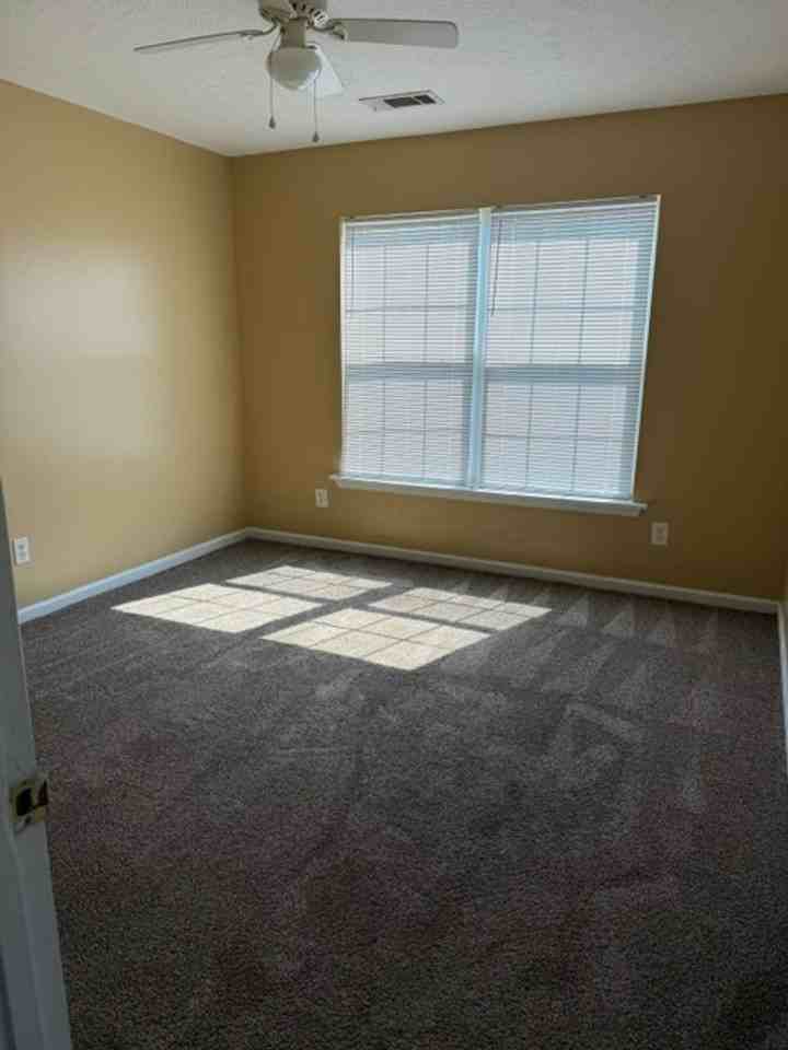 1832 Heathers Way - Photo 4 of 24