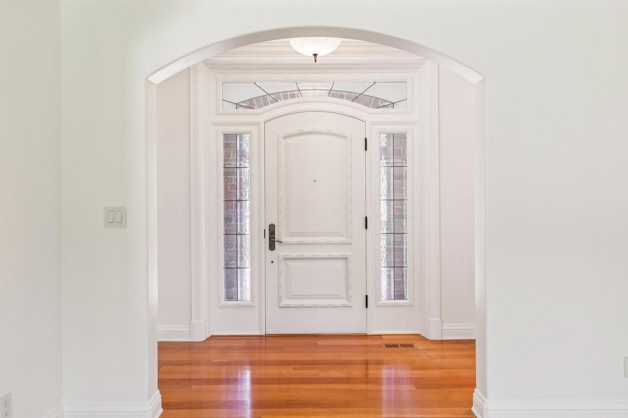 845 Windsor Dr - Photo 4 of 50