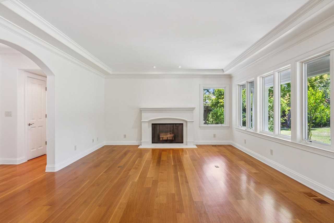 845 Windsor Dr - Photo 6 of 50