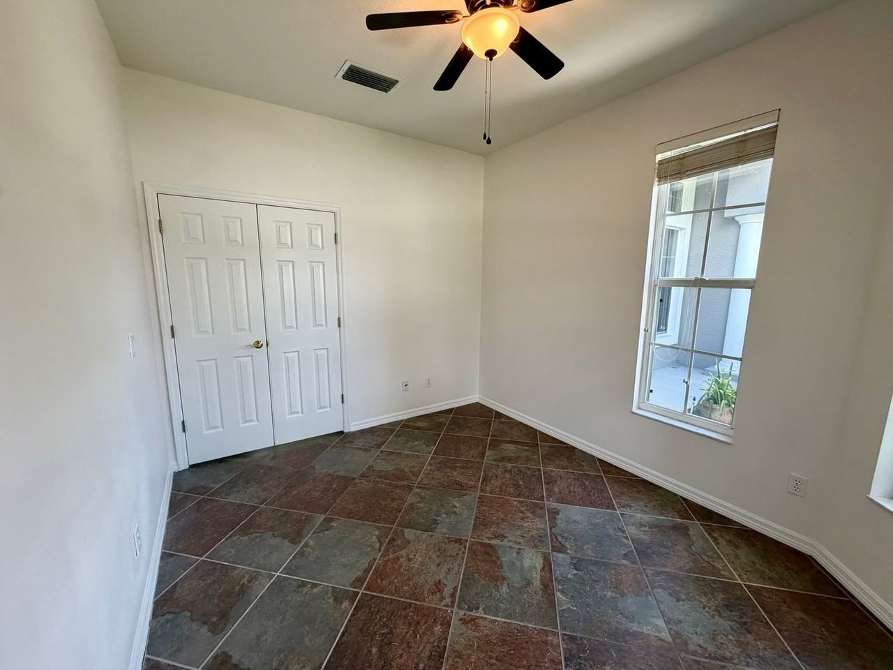 4554 Shanewood Ct - Photo 7 of 14