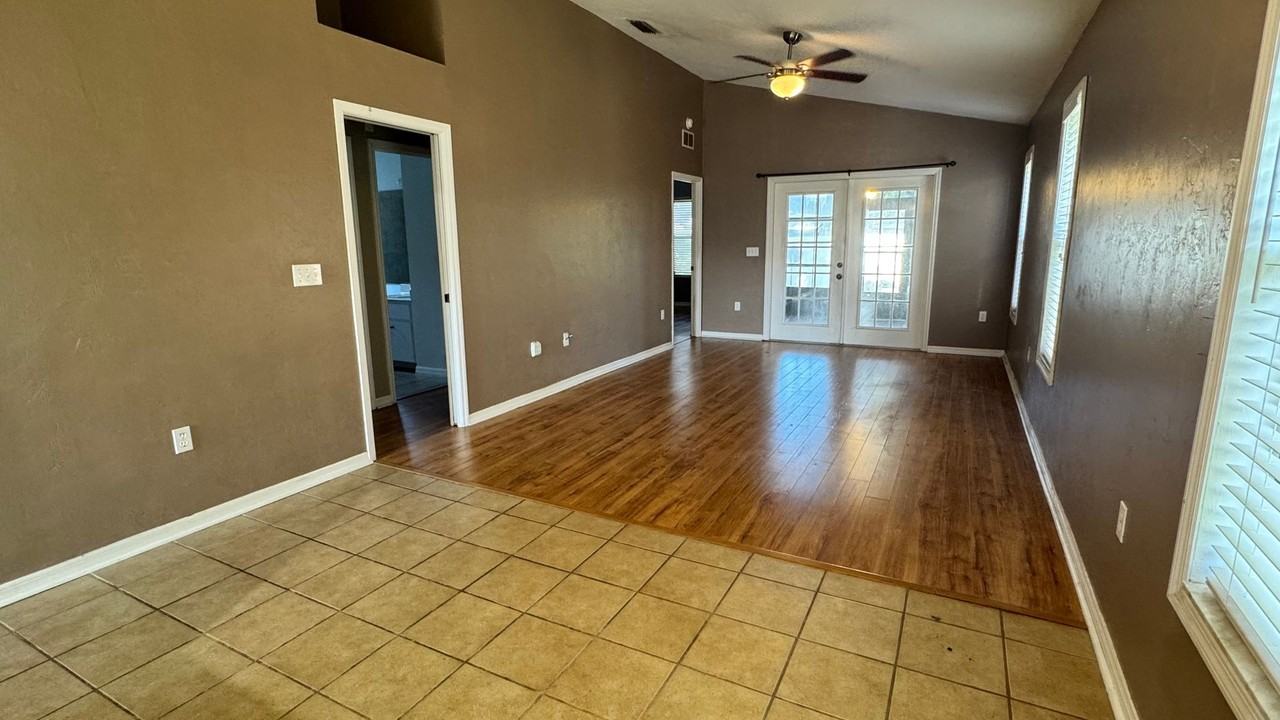 2122 Ne 39th Ave - Photo 2 of 21