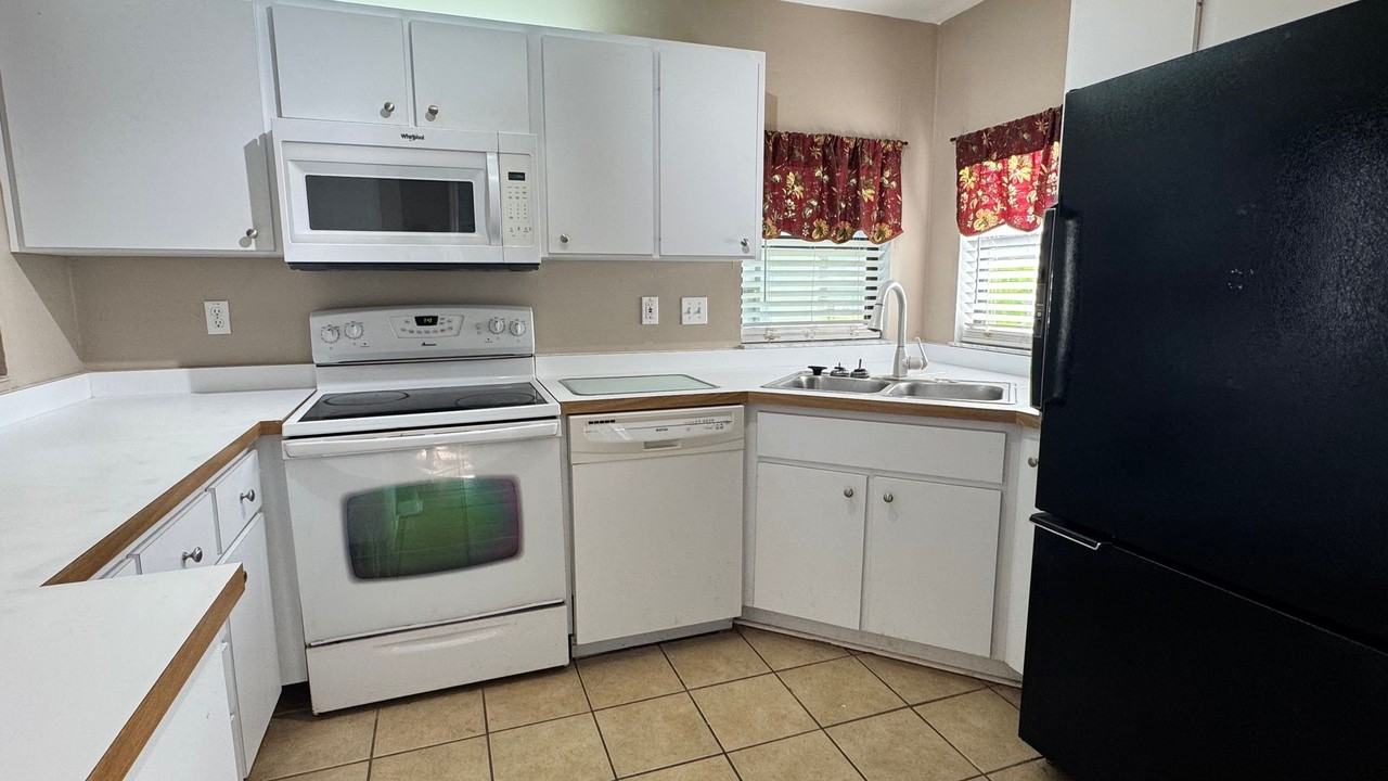 2122 Ne 39th Ave - Photo 3 of 21