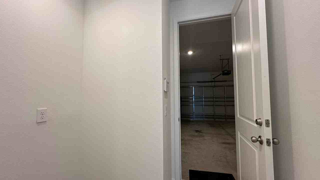 8454 Sperry St - Photo 5 of 50