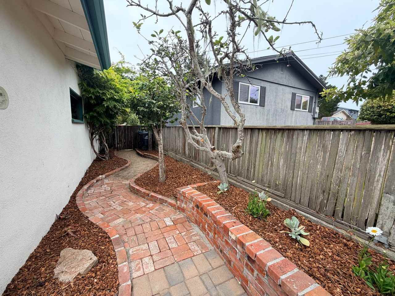 922 Maple St - Photo 2 of 50