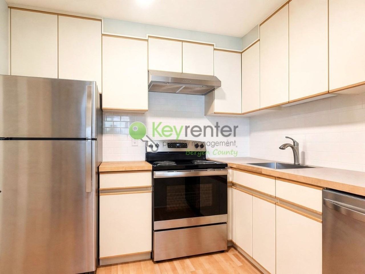 153 N Maple Ave - Photo 7 of 17
