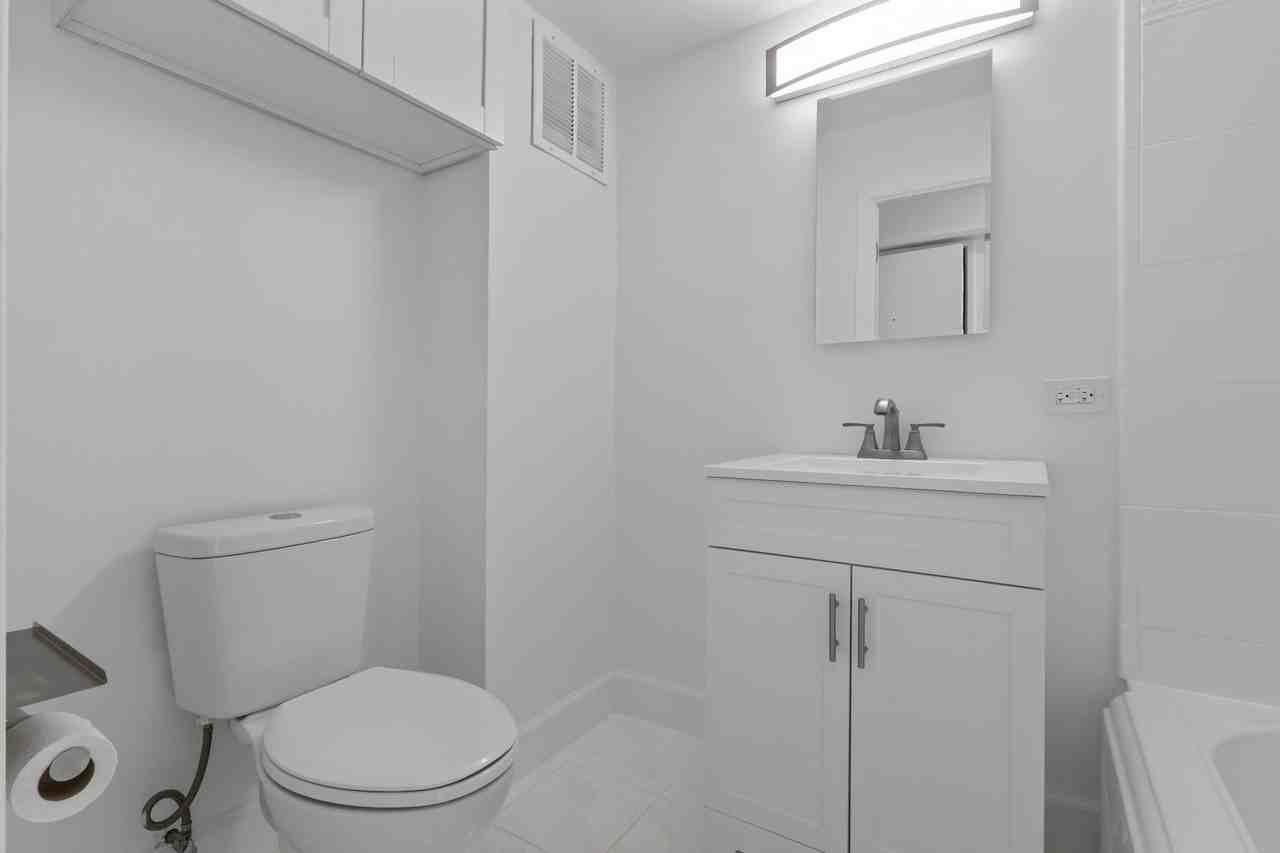 2115 Ala Wai Blvd - Photo 4 of 23