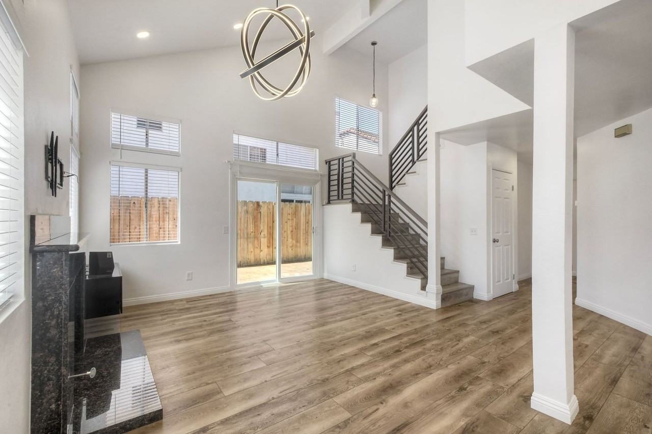 4533 Morning Dove Way - Photo 3 of 15