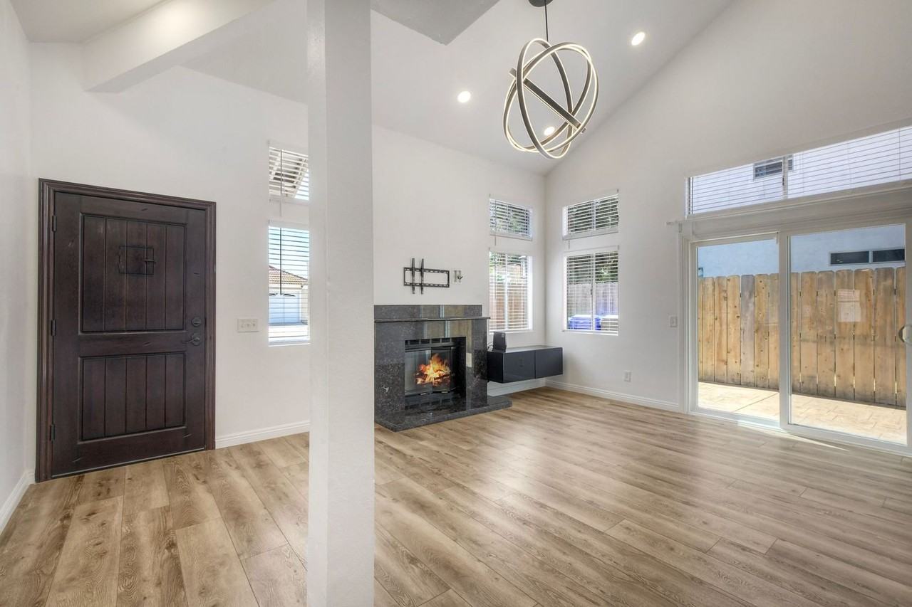 4533 Morning Dove Way - Photo 4 of 15