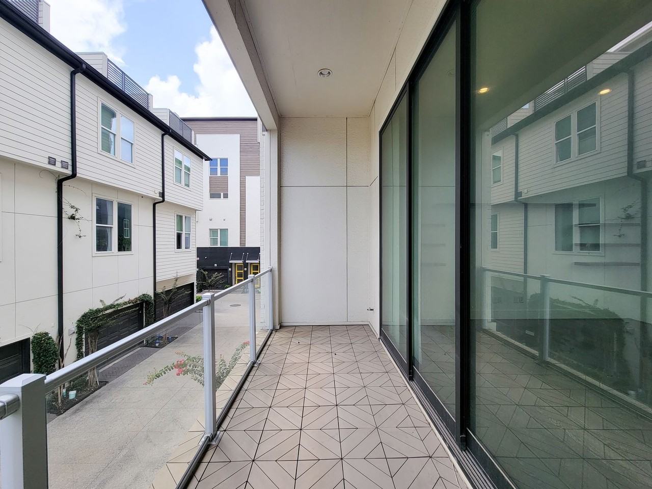 9 N Saint Charles St #B - Photo 7 of 30