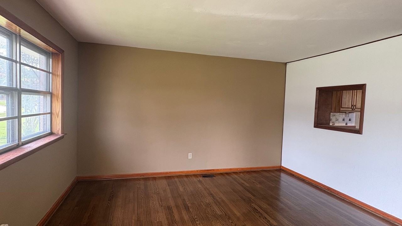 713 Willow Dr - Photo 2 of 17