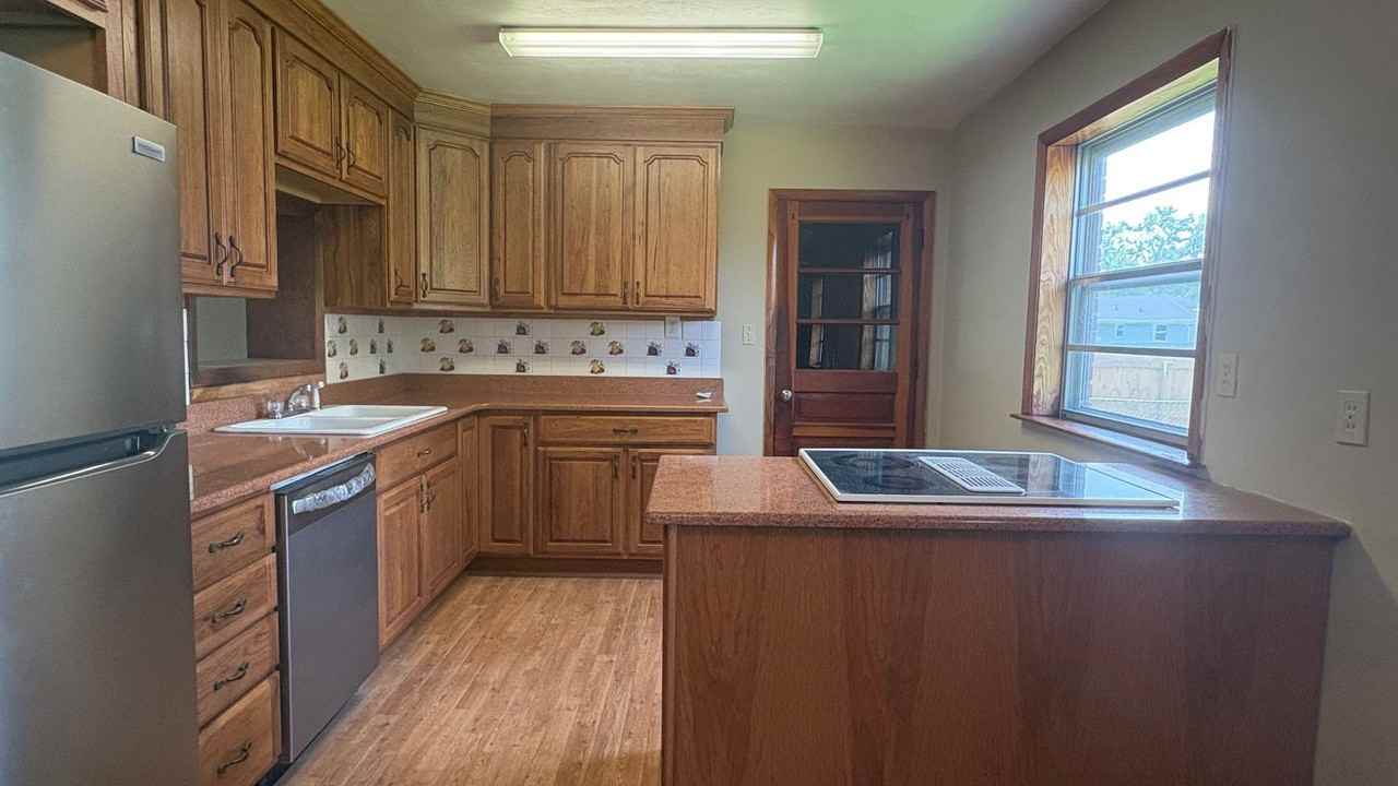 713 Willow Dr - Photo 6 of 17